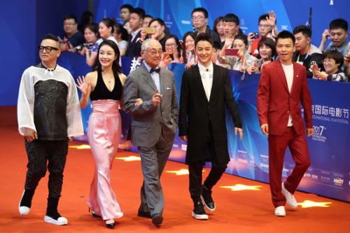 曾江率领新七小福携《宝贝特攻》亮相北京国际电影节闭幕式