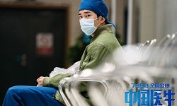 易烊千玺主演《中国医生》诠释青年担当  抗疫一线上的“青春力量” 