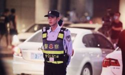 电视剧《警察荣誉》路透照公开 张若昀身穿警服表情严肃