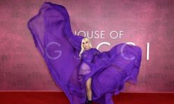 电影《古驰家族》伦敦举行首映式   Lady GaGa德赖弗红毯亲密相拥