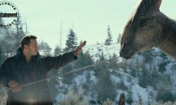《侏罗纪世界3》发新剧照  “欧文”克里斯·帕拉特与恐龙对峙