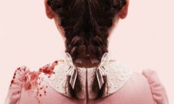 电影《孤儿怨》前传海报首发 “小女孩”满身血迹，8月19日北美院线上映并在派拉蒙流媒体上线