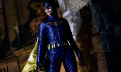 凯文·费奇等制片人向《蝙蝠女》导演表示支持，与华纳探索公司CEO大卫·扎斯拉夫对于《蝙蝠女》被取消的表态形成鲜明对比
