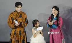 《海的尽头是草原》在北京举行首映发布会 ，马苏含泪感谢尔冬升导演
