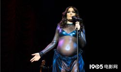 “结石姐”Jessie J伦敦开唱， 挺孕肚依然卖力给歌迷奉上精彩表演