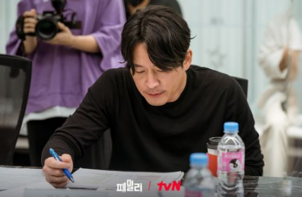 张赫&张娜拉四搭tvN新剧《Family》公开剧本阅读现场，预计下月首播