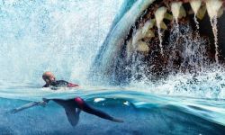 《巨齿鲨2》将有鲨鱼大战恐龙画面，今年8月4日上映，杰森·斯坦森和吴京主演