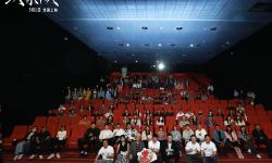 电影《鲛在水中央》北京首映礼，主创全员集结分享创作背后的艰辛历程
