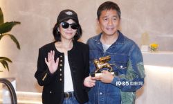 梁朝伟获终身成就金狮奖后返港，成为首位华裔演员获得该最高荣誉