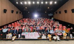 电影《千里送鹤》首映礼在北京举行， 陈国星金巴等影人现身支持