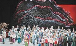 国家大剧院舞台绽放“映山红”，首轮演出将持续至11月26日